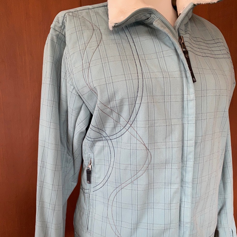Mountain Hardware short coat - Picture 2 of 7